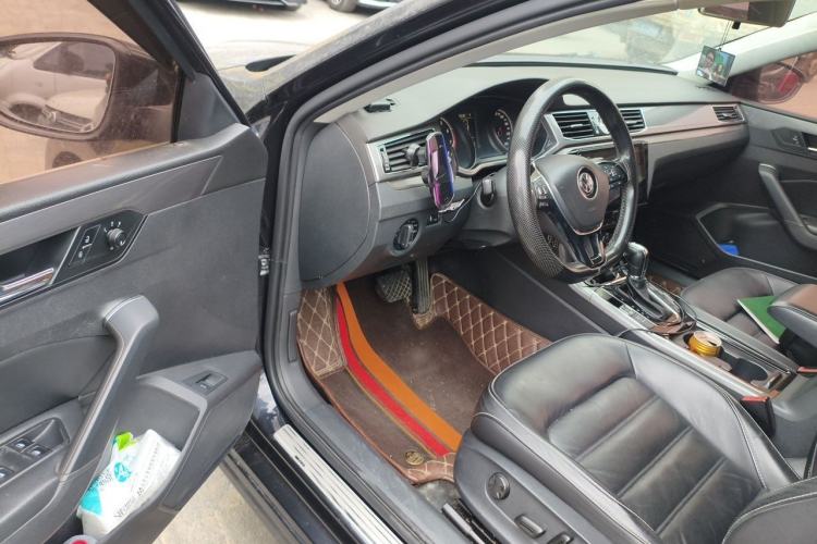 Used Volkswagen Passat 2016 330TSI DSG Luxury Edition Driver Seat