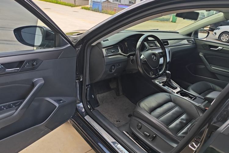 Used Volkswagen Passat 2016 330TSI DSG Luxury Edition Driver Seat
