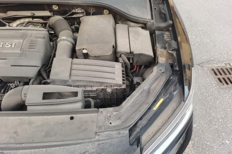 Used Volkswagen Passat 2016 330TSI DSG Luxury Edition Engine Bay Left