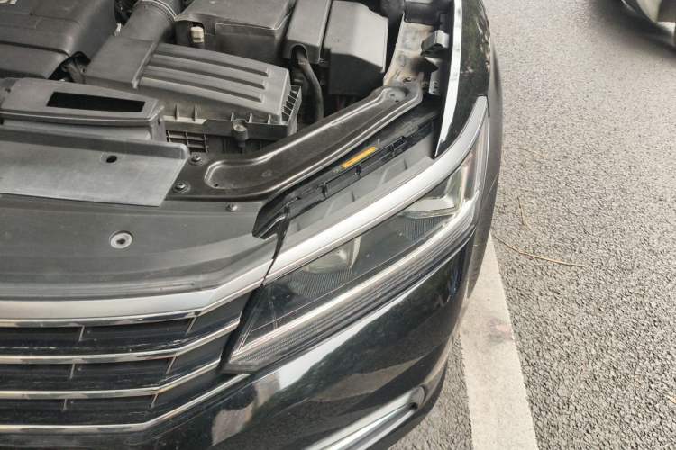 Used Volkswagen Passat 2016 330TSI DSG Luxury Edition Engine Bay Left