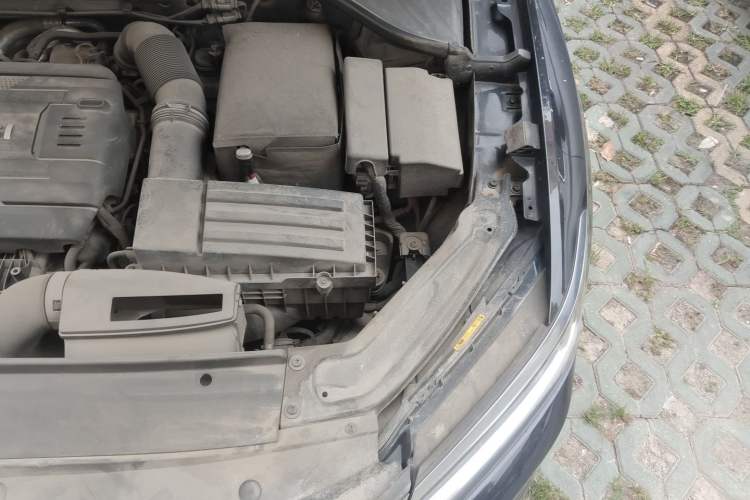 Used Volkswagen Passat 2016 330TSI DSG Luxury Edition Engine Bay Left
