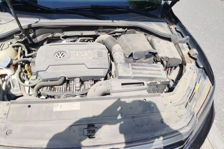 Used Volkswagen Passat 2016 330TSI DSG Luxury Edition Engine Bay Left