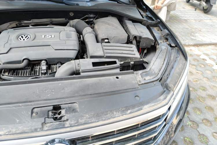 Used Volkswagen Passat 2016 330TSI DSG Luxury Edition Engine Bay Left