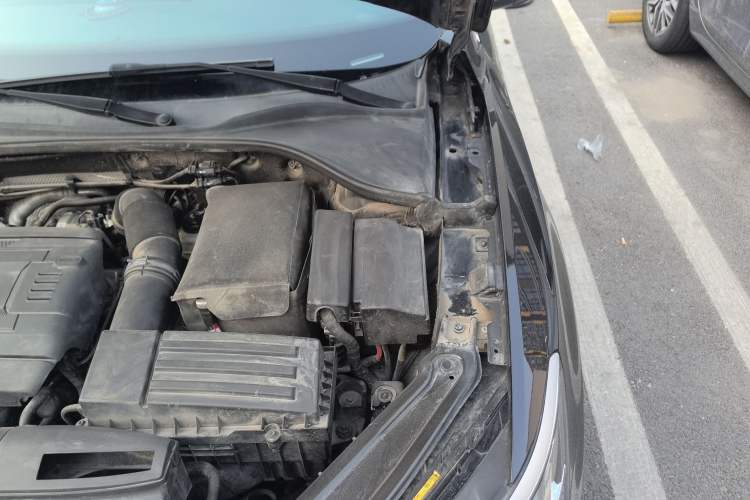 Used Volkswagen Passat 2016 330TSI DSG Luxury Edition Engine Bay Left