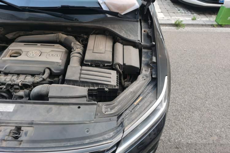 Used Volkswagen Passat 2016 330TSI DSG Luxury Edition Engine Bay Left