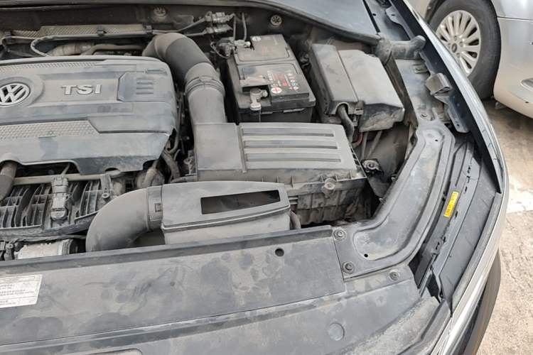 Used Volkswagen Passat 2016 330TSI DSG Luxury Edition Engine Bay Left