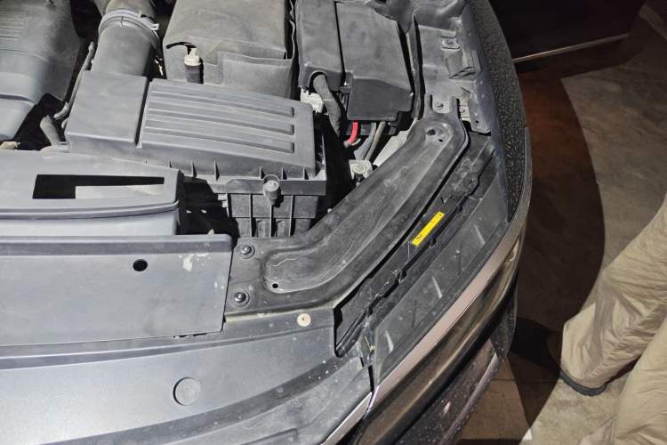Used Volkswagen Passat 2016 330TSI DSG Luxury Edition Engine Bay Left