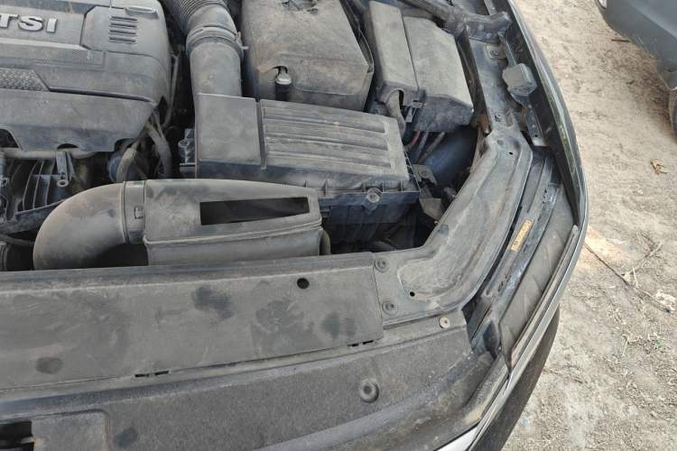 Used Volkswagen Passat 2016 330TSI DSG Luxury Edition Engine Bay Left