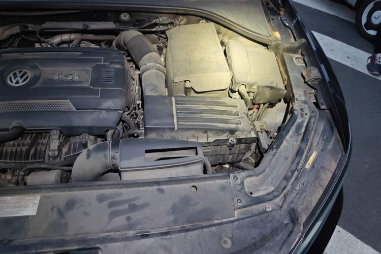 Used Volkswagen Passat 2016 330TSI DSG Luxury Edition Engine Bay Left
