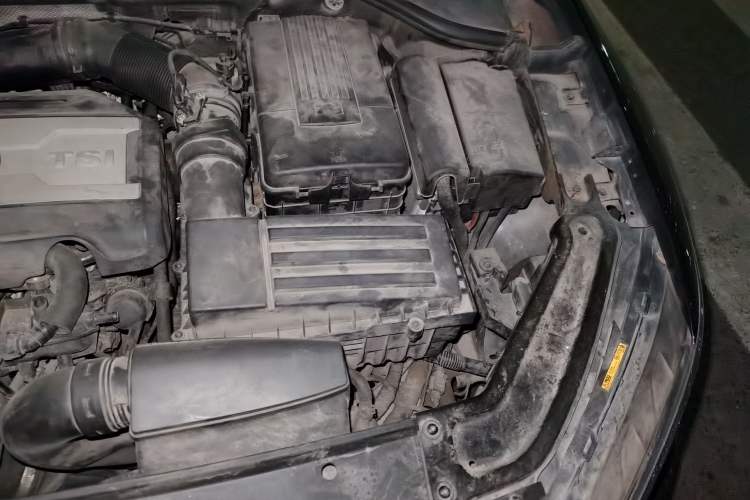 Used Volkswagen Passat 2016 1.8T Government Procurement Version (CEA Engine + 6AT) Engine Bay Left