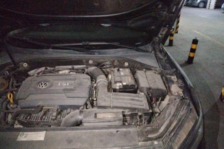 Used Volkswagen Passat 2016 330TSI DSG Luxury Edition Engine Bay Left