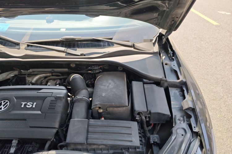 Used Volkswagen Passat 2016 330TSI DSG Luxury Edition Engine Bay Left