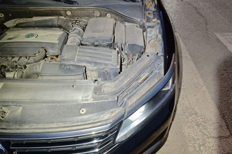 Used Volkswagen Passat 2016 330TSI DSG Luxury Edition Engine Bay Left
