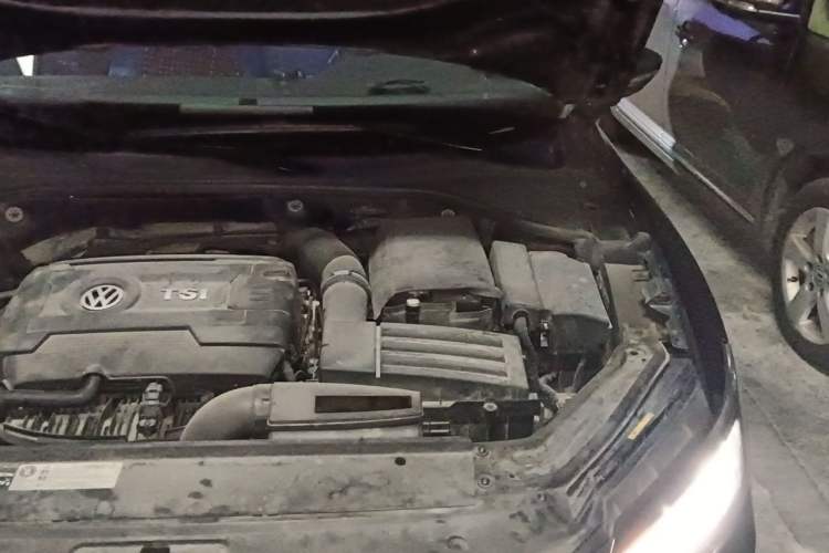 Used Volkswagen Passat 2016 330TSI DSG Luxury Edition Engine Bay Left