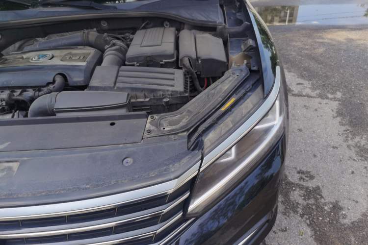 Used Volkswagen Passat 2016 330TSI DSG Luxury Edition Engine Bay Left