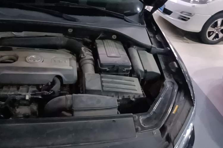 Used Volkswagen Passat  Engine Bay Left