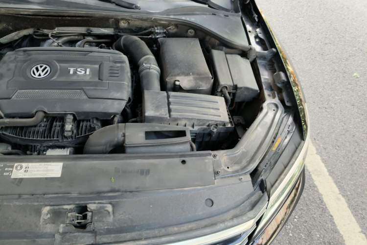 Used Volkswagen Passat 2016 330TSI DSG Luxury Edition Engine Bay Left