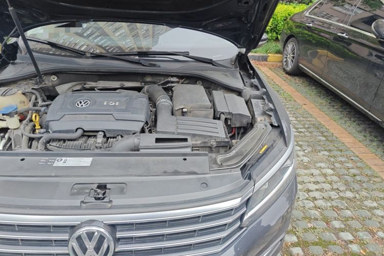 Used Volkswagen Passat 2016 330TSI DSG Luxury Edition Engine Bay Left