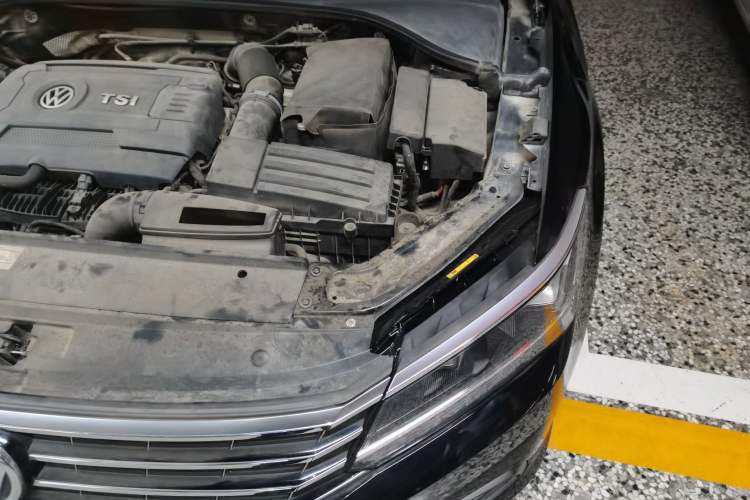 Used Volkswagen Passat 2016 330TSI DSG Luxury Edition Engine Bay Left