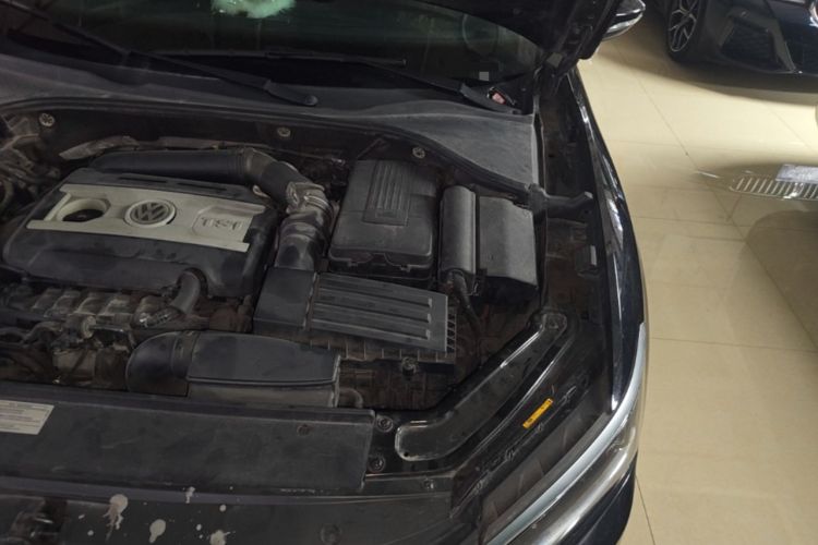 Used Volkswagen Passat 2016 330TSI DSG Luxury Edition Engine Bay Left