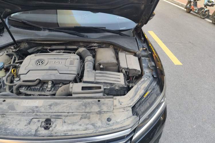 Used Volkswagen Passat 2016 330TSI DSG Luxury Edition Engine Bay Left