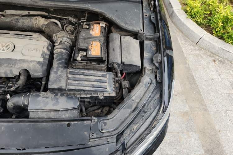 Used Volkswagen Passat 2016 330TSI DSG Luxury Edition Engine Bay Left