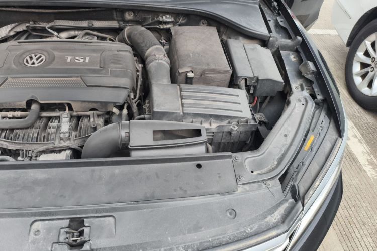 Used Volkswagen Passat 2016 330TSI DSG Luxury Edition Engine Bay Left