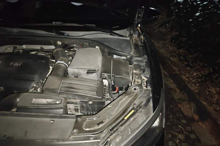Used Volkswagen Passat 2016 330TSI DSG Luxury Edition Engine Bay Left