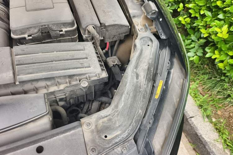 Used Volkswagen Passat 2016 330TSI DSG Luxury Edition Engine Bay Left