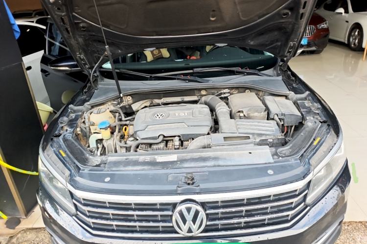 Used Volkswagen Passat 2016 330TSI DSG Luxury Edition Engine Bay