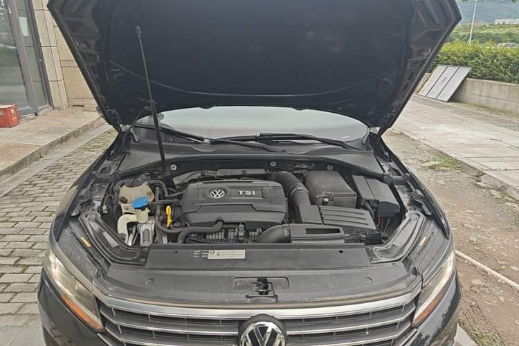 Used Volkswagen Passat 2016 330TSI DSG Luxury Edition Engine Bay