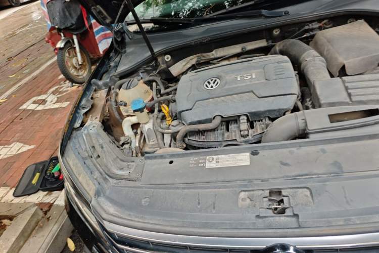 Used Volkswagen Passat 2016 330TSI DSG Luxury Edition Engine Bay Right