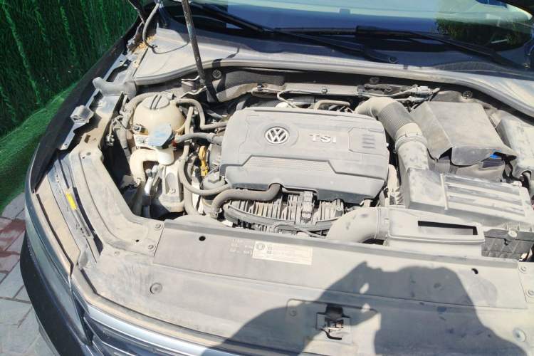 Used Volkswagen Passat 2016 330TSI DSG Luxury Edition Engine Bay Right