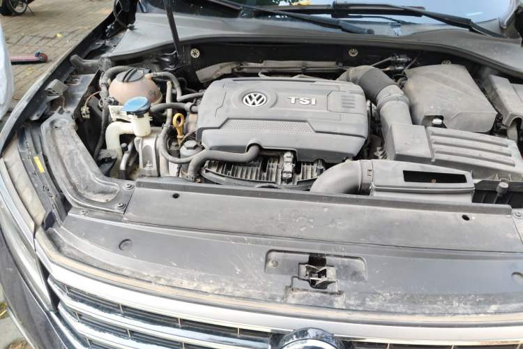 Used Volkswagen Passat 2016 330TSI DSG Luxury Edition Engine Bay Right