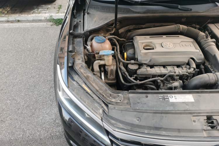 Used Volkswagen Passat 2016 330TSI DSG Luxury Edition Engine Bay Right