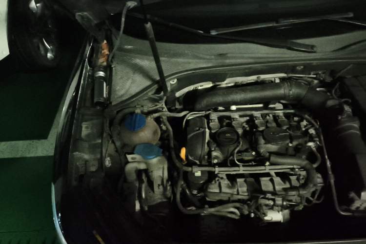 Used Volkswagen Passat 2016 1.8T Government Procurement Version (CEA Engine + 6AT) Engine Bay Right