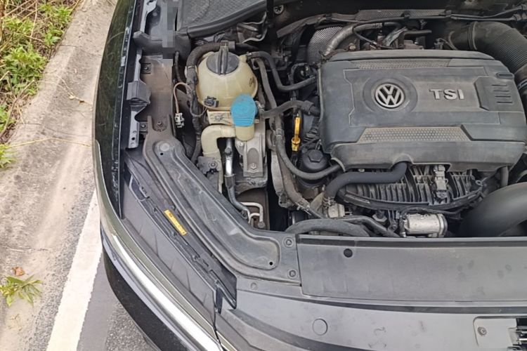 Used Volkswagen Passat 2016 330TSI DSG Luxury Edition Engine Bay Right