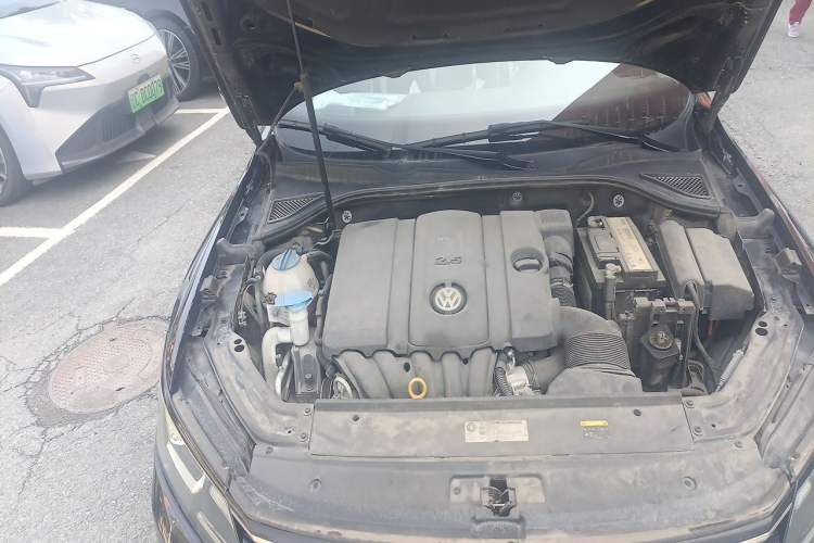 Used Volkswagen Passat  Engine Bay Right