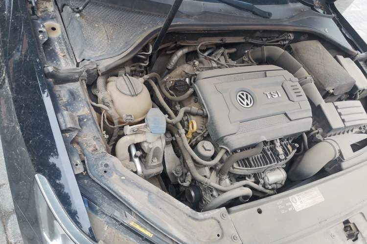 Used Volkswagen Passat 2016 330TSI DSG Luxury Edition Engine Bay Right