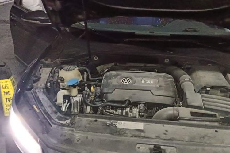 Used Volkswagen Passat 2016 330TSI DSG Luxury Edition Engine Bay Right