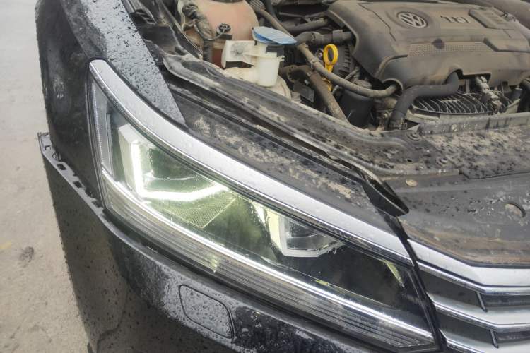 Used Volkswagen Passat 2016 330TSI DSG Luxury Edition Engine Bay Right