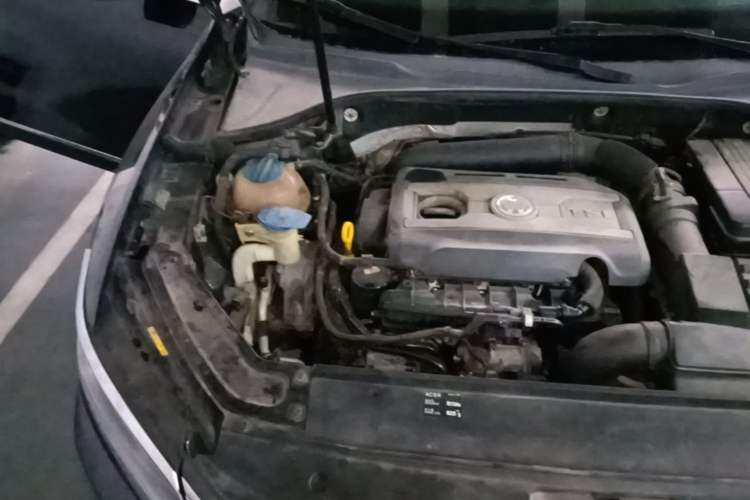 Used Volkswagen Passat  Engine Bay Right