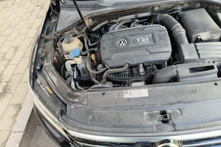 Used Volkswagen Passat 2016 330TSI DSG Luxury Edition Engine Bay Right