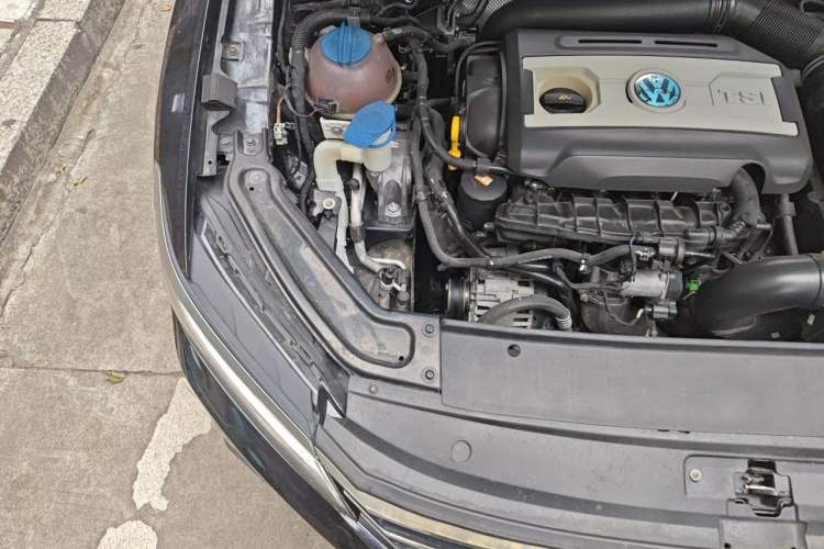 Used Volkswagen Passat 2016 330TSI DSG Luxury Edition Engine Bay Right