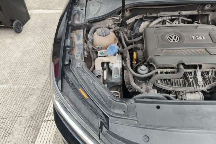 Used Volkswagen Passat 2016 330TSI DSG Luxury Edition Engine Bay Right