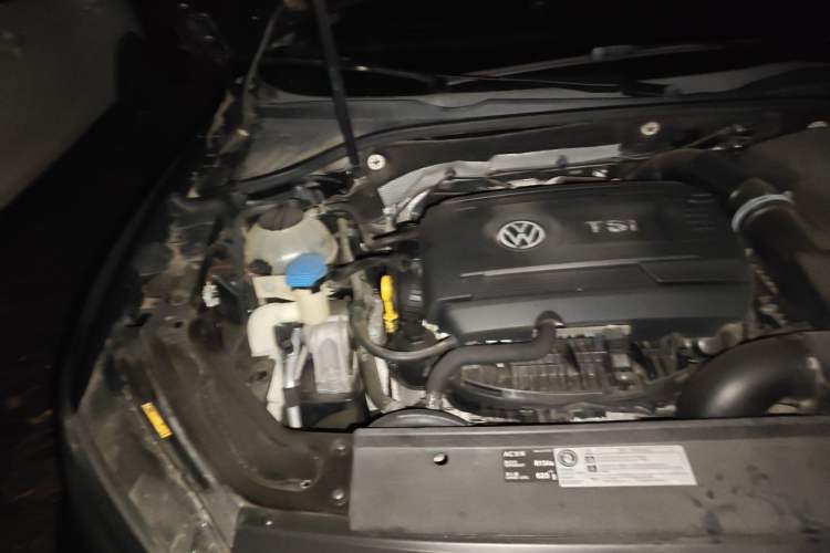 Used Volkswagen Passat 2016 330TSI DSG Luxury Edition Engine Bay Right