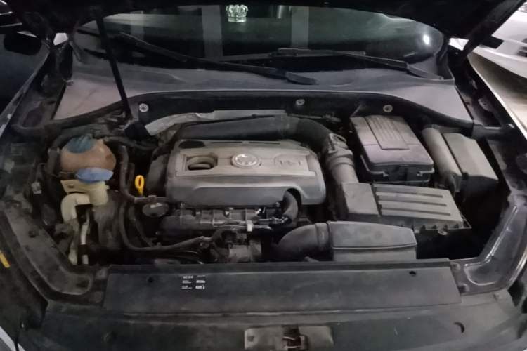 Used Volkswagen Passat  Engine Bay