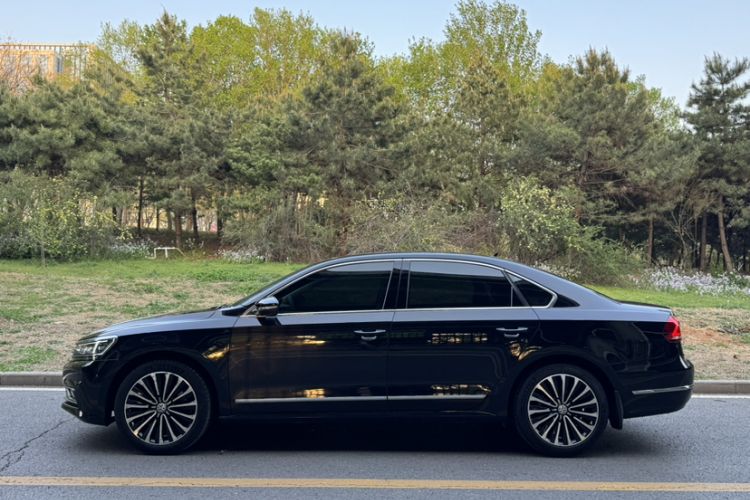 Used Volkswagen Passat 2016 380TSI DSG Ultimate Edition Exterior 2