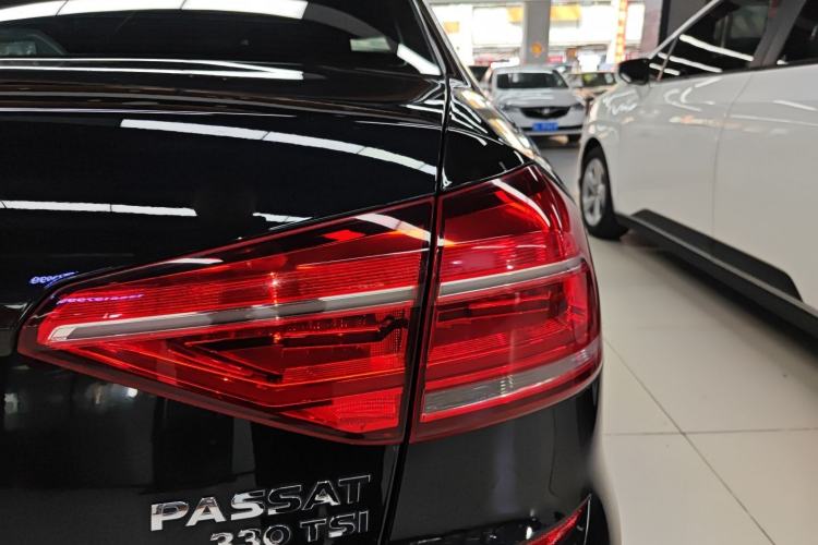 Used Volkswagen Passat 2016 330TSI DSG Luxury Edition Exterior 3