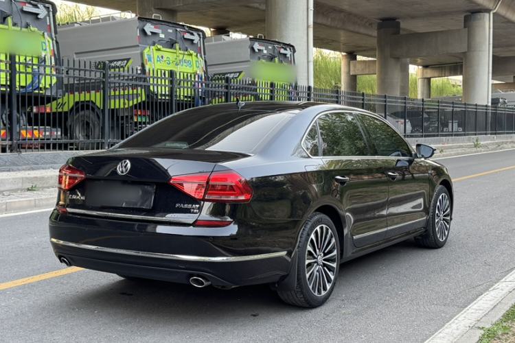 Used Volkswagen Passat 2016 380TSI DSG Ultimate Edition Exterior 5